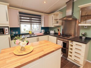 Fridge, electric kettle, toaster, cookware/dishes/utensils - Rosie's Zen Den (Carlisle)