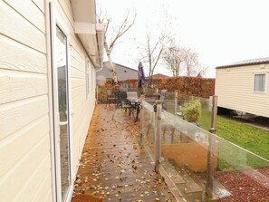 Outdoor dining - Rosie's Zen Den (Carlisle)