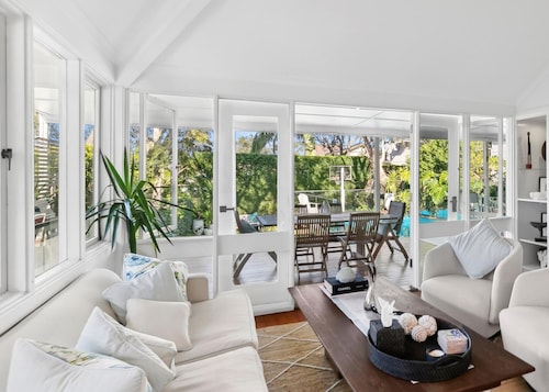 Stunning Three Bedroom Home in Mosman with Pool