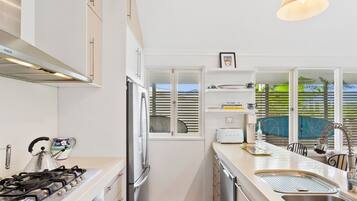 Cookware/dishes/utensils