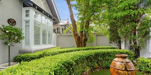 Property grounds - Stunning Three Bedroom Home in Mosman with Pool (Mosman)