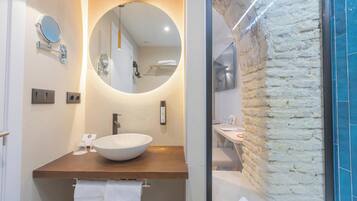 Double or Twin Room | Bathroom | Rainfall showerhead, hair dryer, towels, shampoo