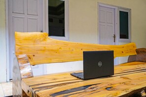 ฝ่ายต้อนรับ