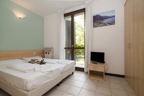 1 bedroom, bed sheets