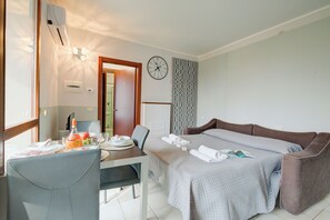 1 dormitori i roba de llit 