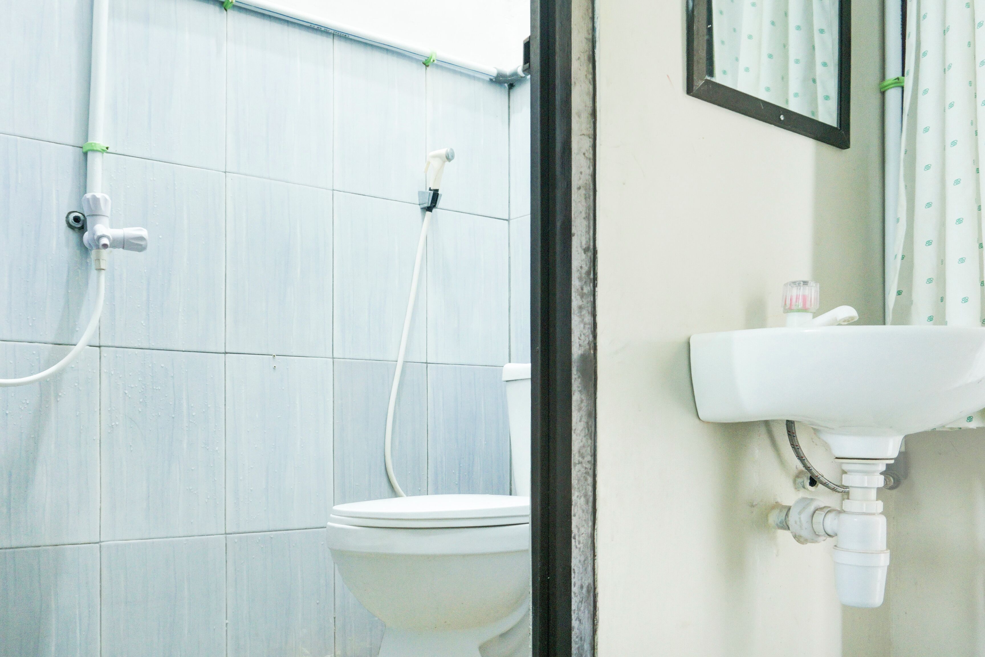 Shower, rainfall showerhead, towels, soap