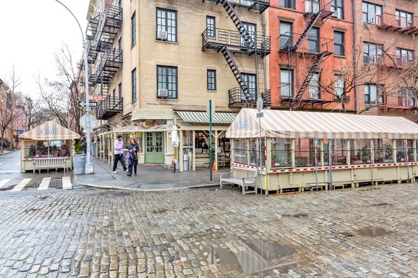 Exterior - Dreamy West Village 1BR w/ W/D, nr Equinox, by Blueground (Downtown)