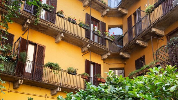 Exterior detail - GuestHost - Spacious two-room apartment with kitchen for 5 persons with one bedroom, living room with sofa bed and a loft (overlooking the rooms below) with a bed and office area. The kitchen/dining room is separate. In total 65 sqm in old Milan building (Milan)