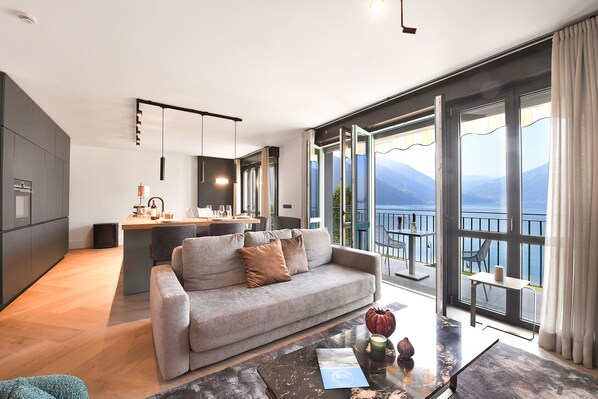 Fernseher, Stereoanlage