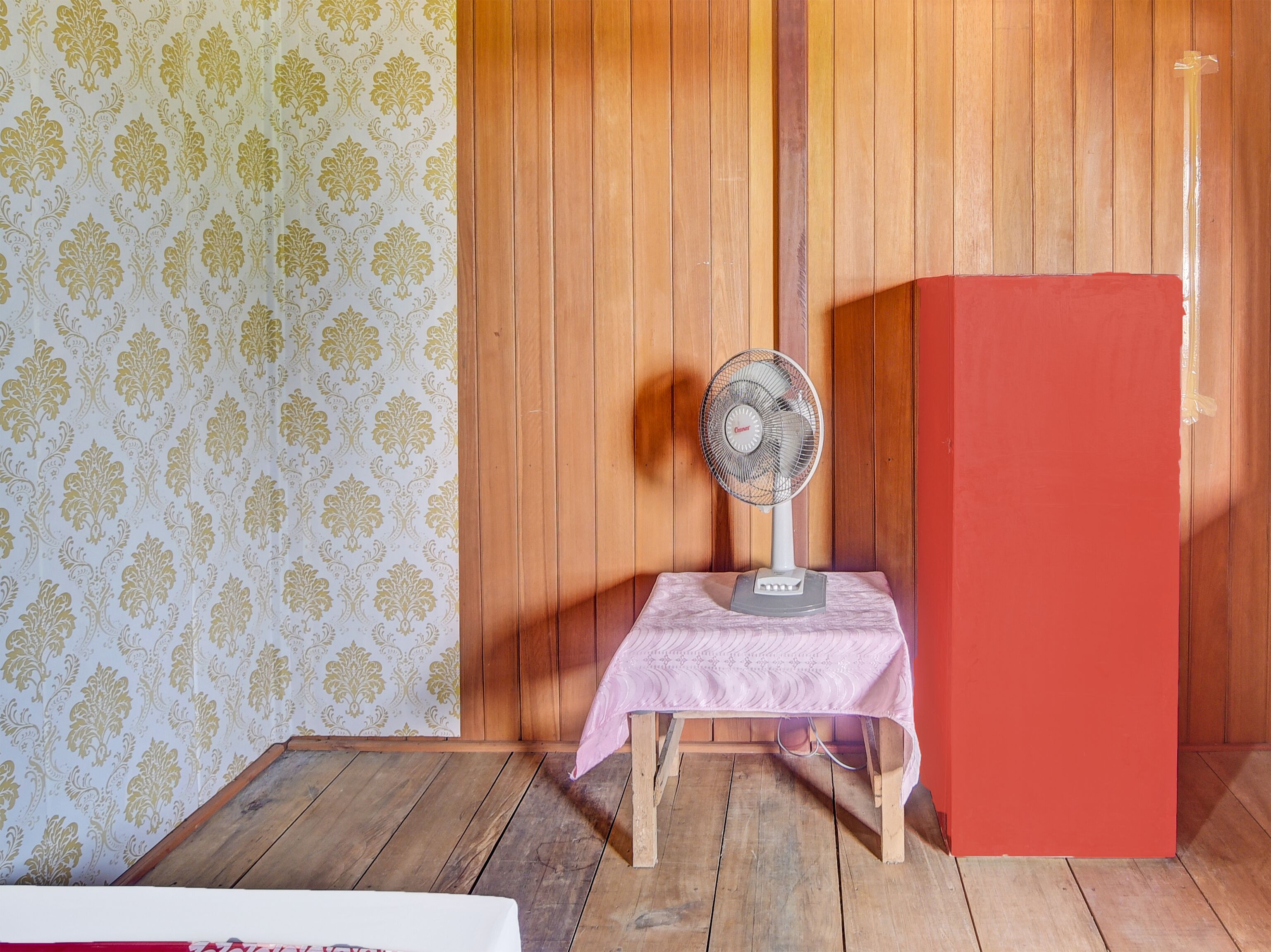 single room | free wifi, bed sheets