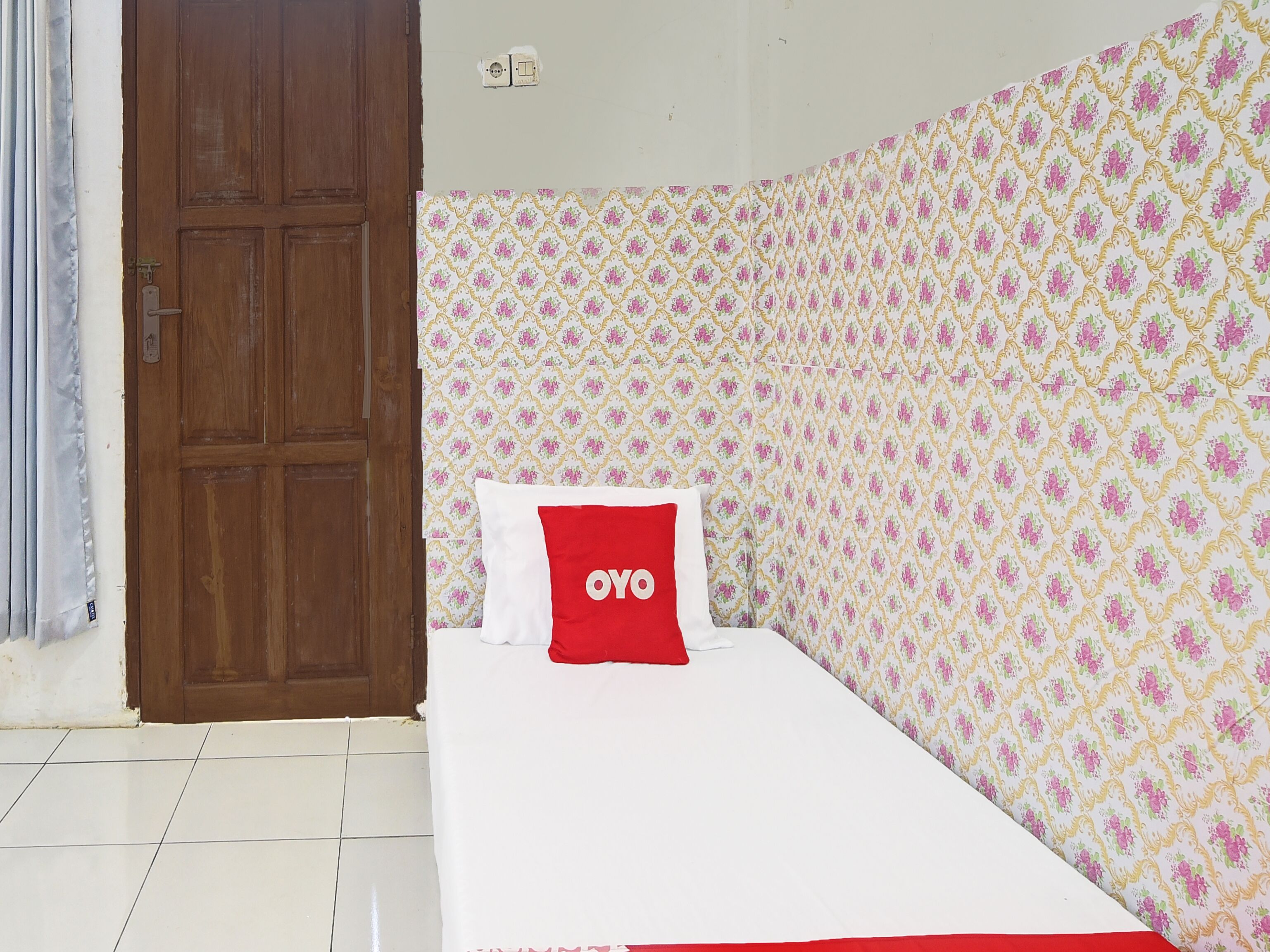 single room | free wifi, bed sheets