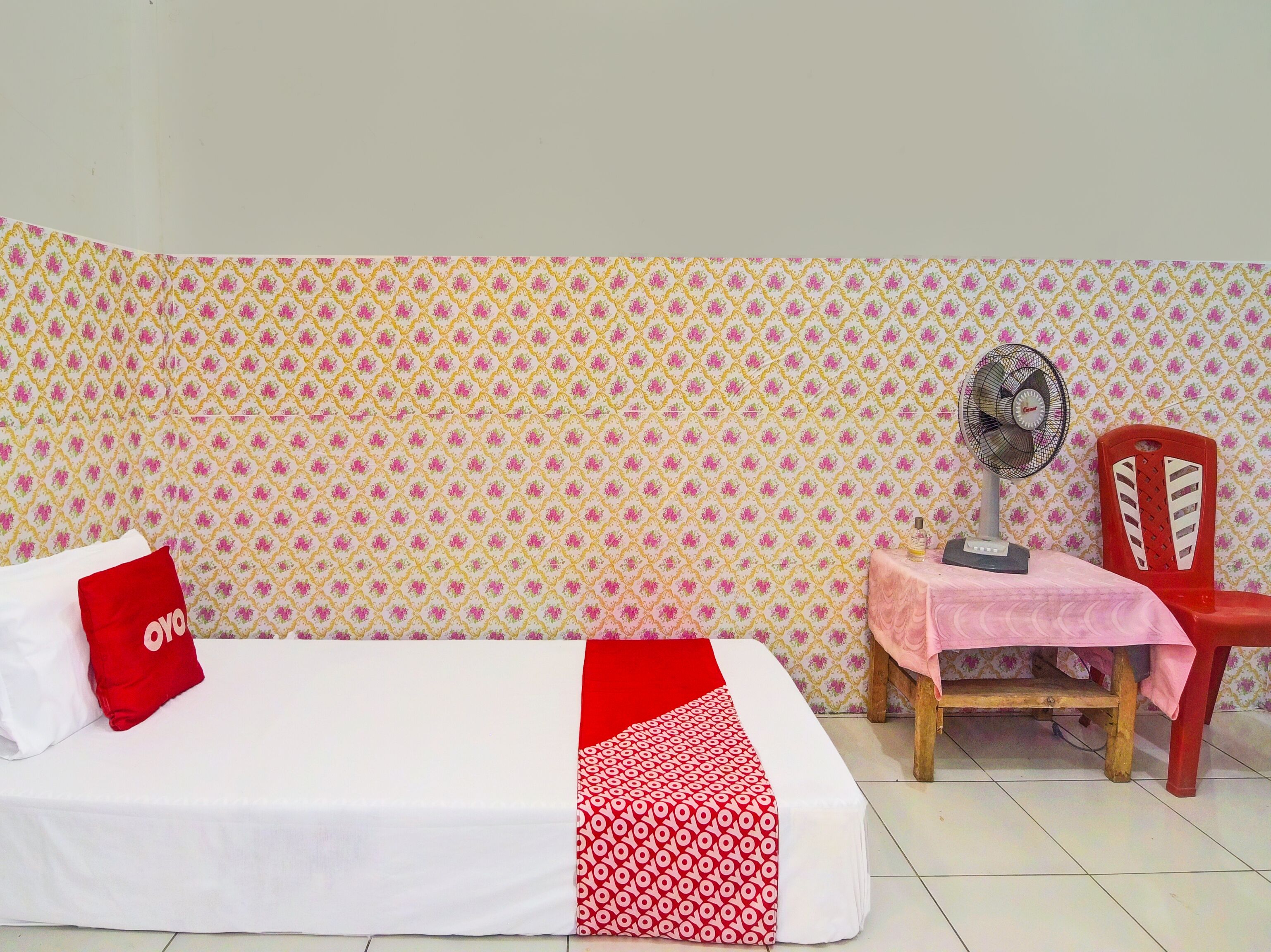 single room | free wifi, bed sheets