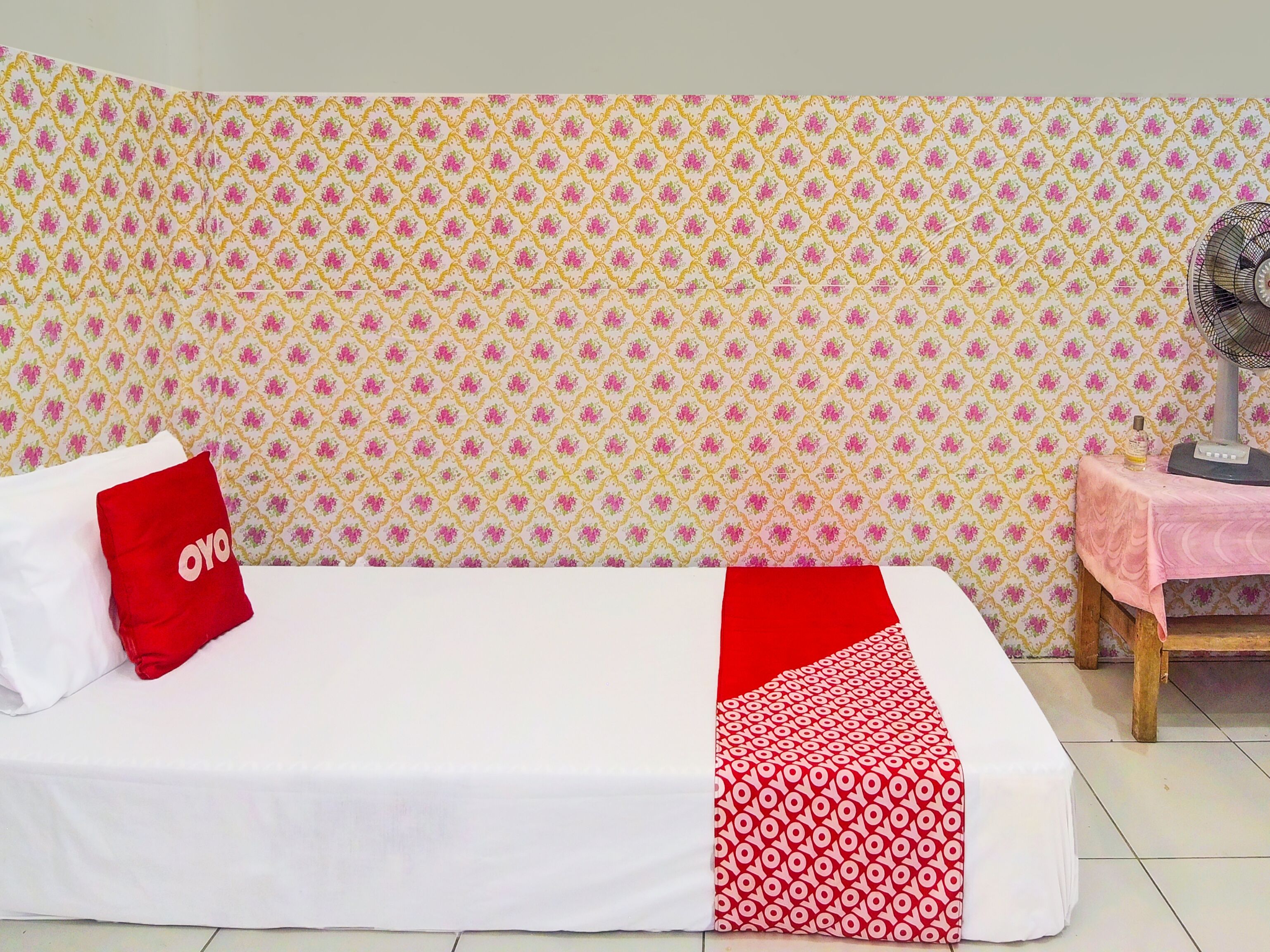 single room | free wifi, bed sheets