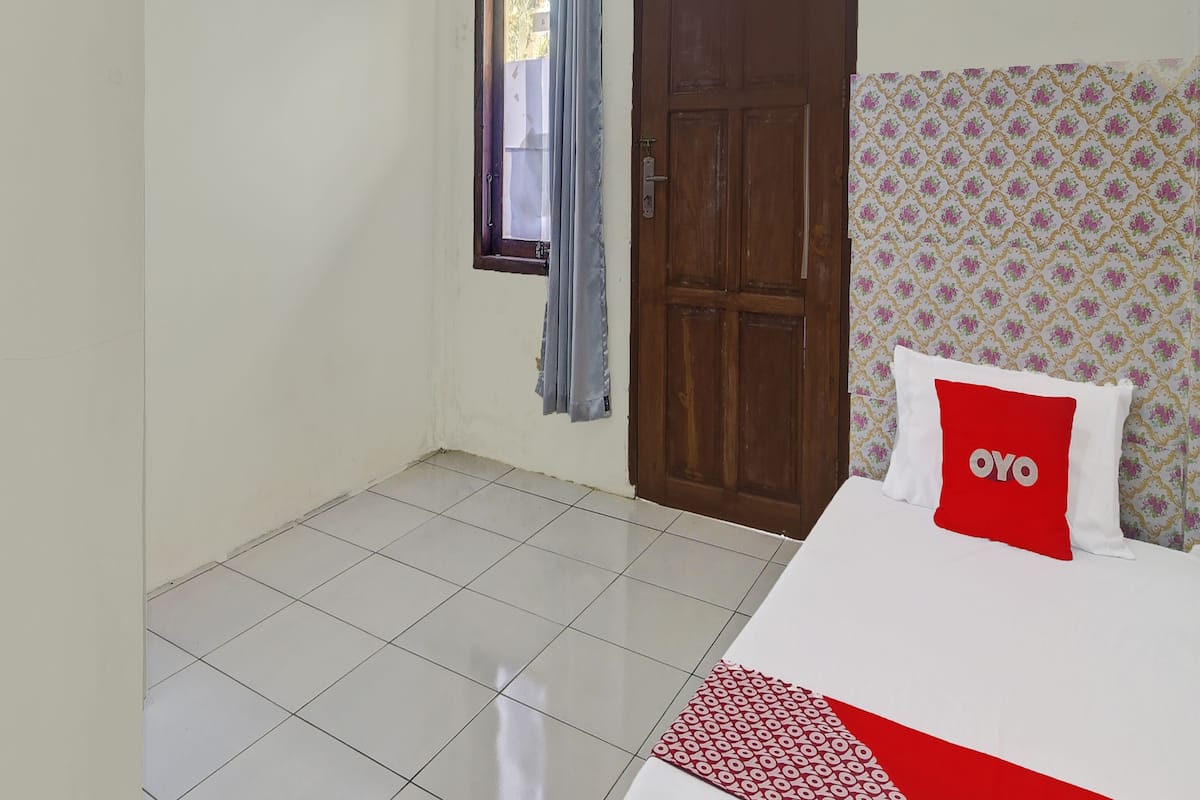 single room | free wifi, bed sheets