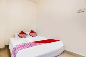 Standard Double Room | Free WiFi, bed sheets - Hotel O Sunny Syariah (Batam)