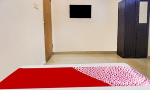 Standard Double Room | Free WiFi, bed sheets - Hotel O Sunny Syariah (Batam)