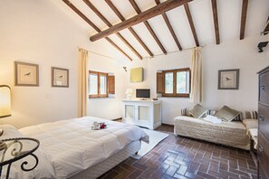 10 bedrooms, in-room safe, iron/ironing board, travel cot