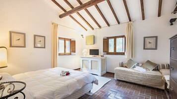 10 Schlafzimmer, Zimmersafe, Bügeleisen/Bügelbrett, Reisekinderbett