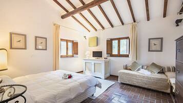 15 Schlafzimmer, Zimmersafe, Bügeleisen/Bügelbrett, WLAN