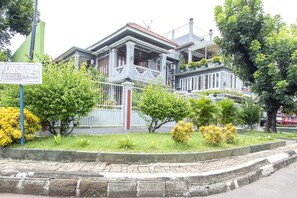 Exterior - SPOT ON 3961 Fico's Residence Syariah (Bekasi)