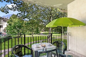 Outdoor dining - Porto Letizia Venezia 8, Porlezza, Italy (Porlezza)