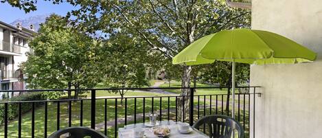 تناول الطعام بالخارج