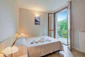 1 bedroom, bed sheets - Porto Letizia Firenze 2, Porlezza, Italy (Porlezza)