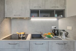 Fridge, microwave, stovetop, dishwasher - Porto Letizia Firenze 1, Porlezza, Italy (Porlezza)
