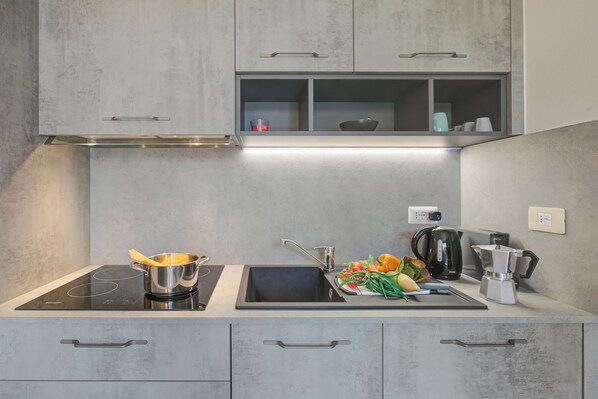 Fridge, microwave, stovetop, dishwasher - Porto Letizia Firenze 1, Porlezza, Italy (Porlezza)