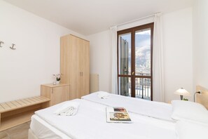 2 bedrooms, free WiFi, bed sheets - Porto Letizia Assisi 3, Porlezza, Italy (Porlezza)