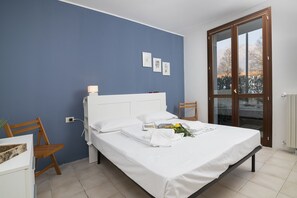 2 habitaciones, tabla de planchar con plancha y ropa de cama 