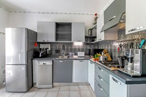 Fridge, microwave, stovetop, dishwasher - Porto Letizia Venezia 2, Porlezza, Italy (Porlezza)
