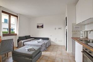 2 bedrooms, free WiFi, bed sheets - Porto Letizia Tchaikovsky 1, Porlezza, Italy (Porlezza)
