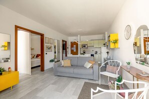 TV - Porto Letizia S6 B1, Porlezza, Italy (Porlezza)