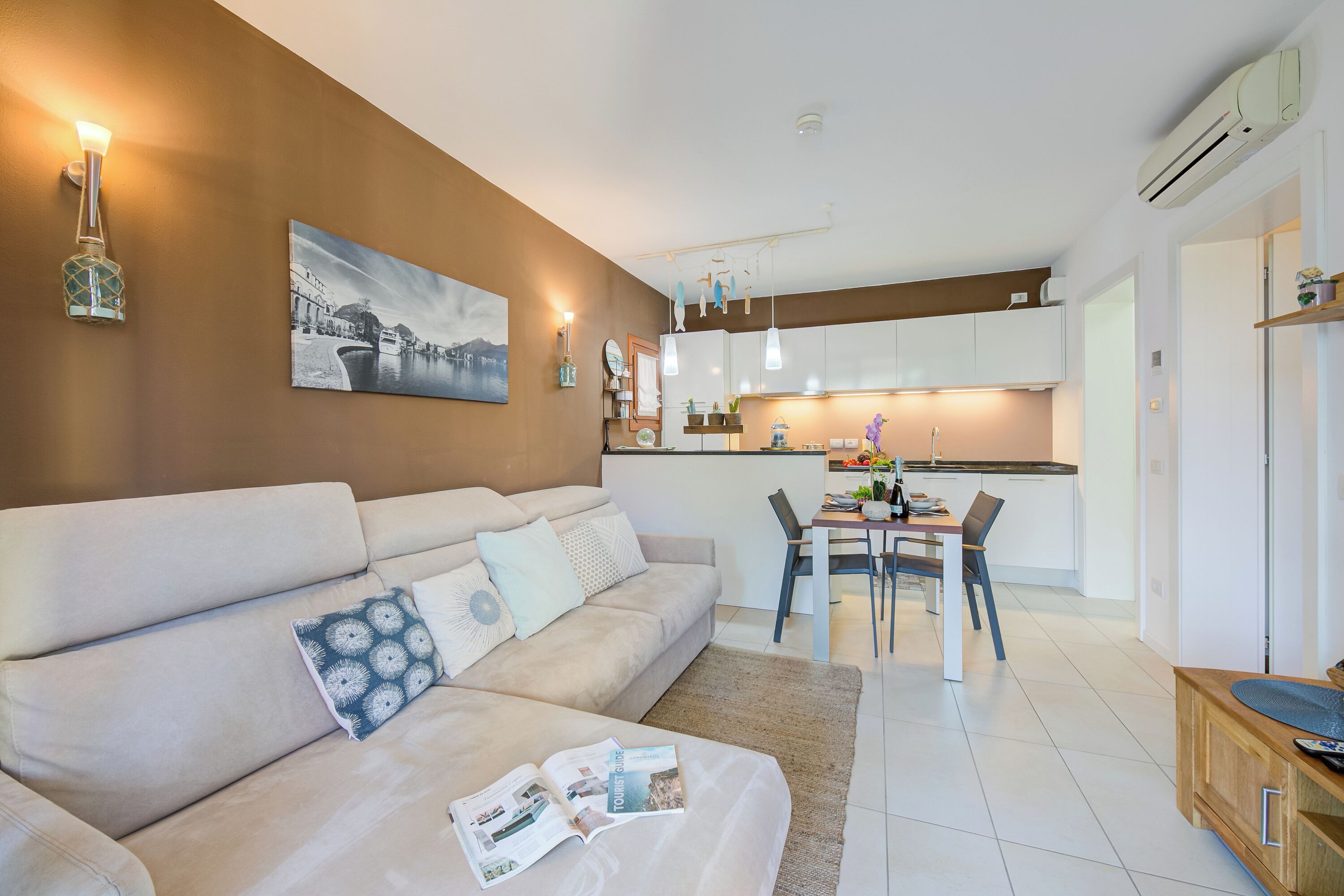 Family Apartment, Multiple Bedrooms (The Peace Of The Lake) | Living area | 21-inch flat-screen TV with cable channels, TV