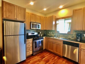 Stadtwohnung | Eigene Küche | Großer Kühlschrank, Mikrowelle, Ofen, Herdplatte