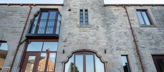 A cottage that sleeps 6 guests in 3 bedrooms