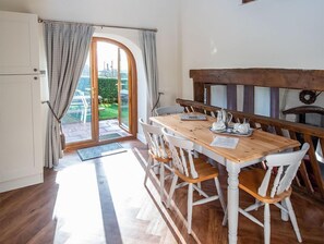 Dining - Luxury cottage with enclosed garden and 2 dogs welcome (Castle Carrock)