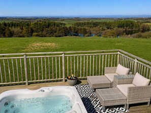 Outdoor spa tub - Luxury cottage with panoramic views towards the Lake District and private hot tub (Castle Carrock)