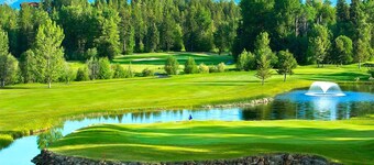 Meadow Lake Golf Course, Private Retreat w/ Hot Tub and Loaded with Amenities