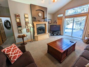 TV, fireplace, offices