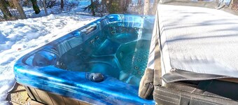 Meadow Lake Golf Course, Private Retreat w/ Hot Tub and Loaded with Amenities