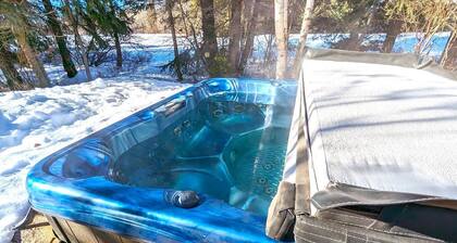 Meadow Lake Golf Course, Private Retreat w/ Hot Tub and Loaded with Amenities