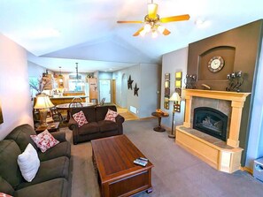 TV, peis og kontorer