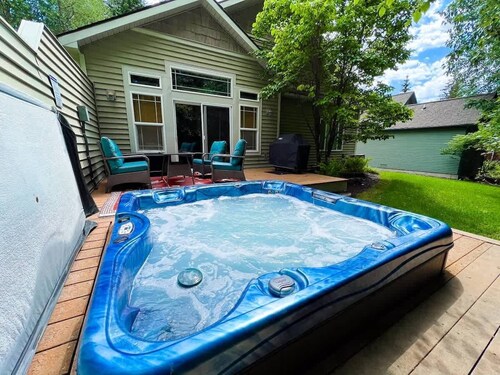 Golf Course Home, Hot Tub, Great Deck, Sleeps 6!