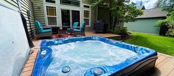 Golf Course Home, Hot Tub, Great Deck, Sleeps 6!