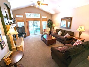 TV, fireplace, offices