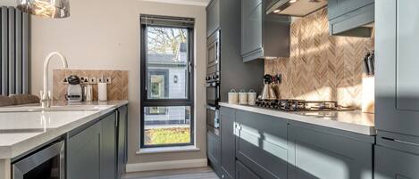 Refrigerador, horno, parrilla de estufa y tostadora