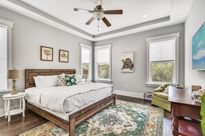 A bedroom with a wooden bed, a ceiling fan, and a large window with white blinds. - 5 Minute Walk to Pool! 6-Seater Cart & 8 Bikes! Sleeps 15! - Just Beachy at NatureWalk on 30A (Santa Rosa Beach)