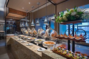 Café da manhã com buffet todos os dias (CNY 68 por pessoa) 